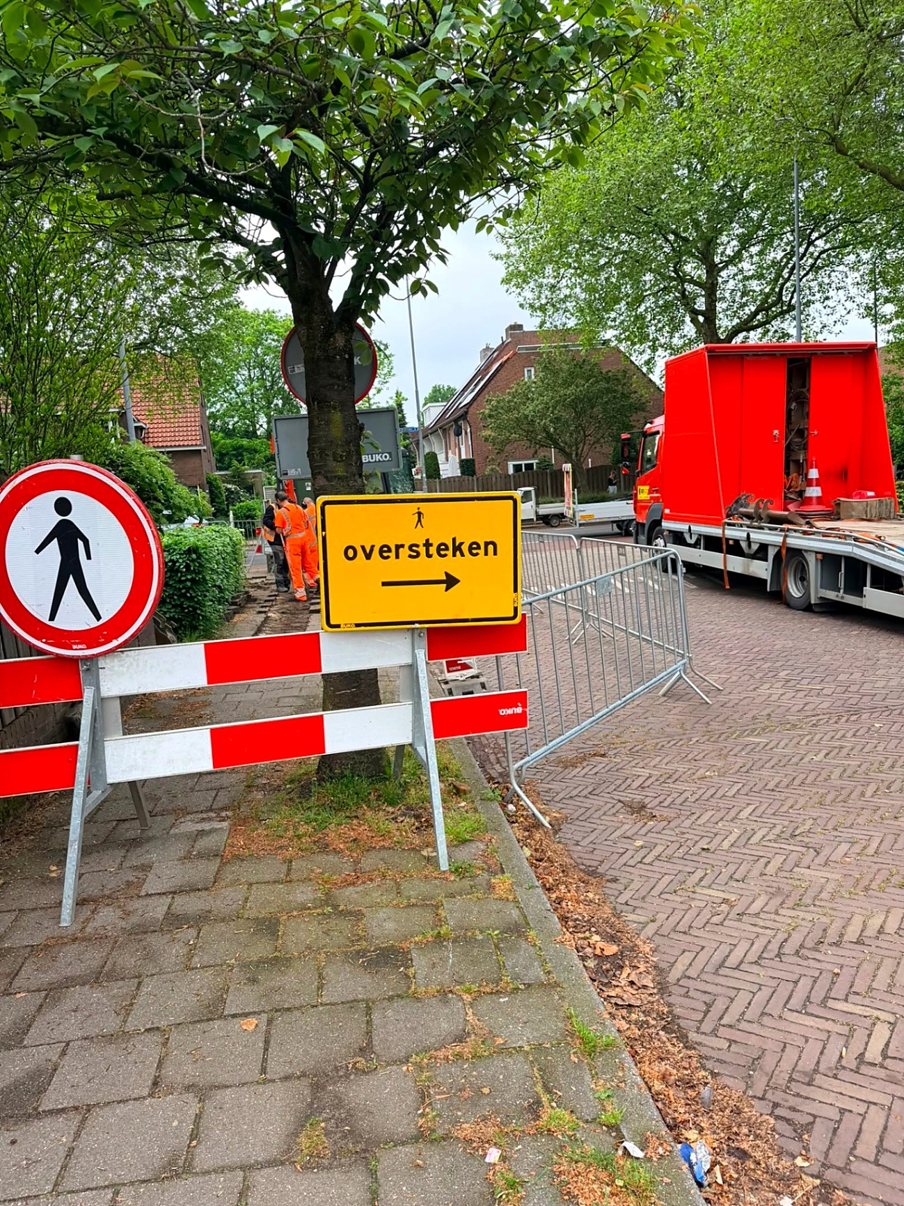 Afzetting met schrikhek en bebording bij werkzaamheden op het trottoir